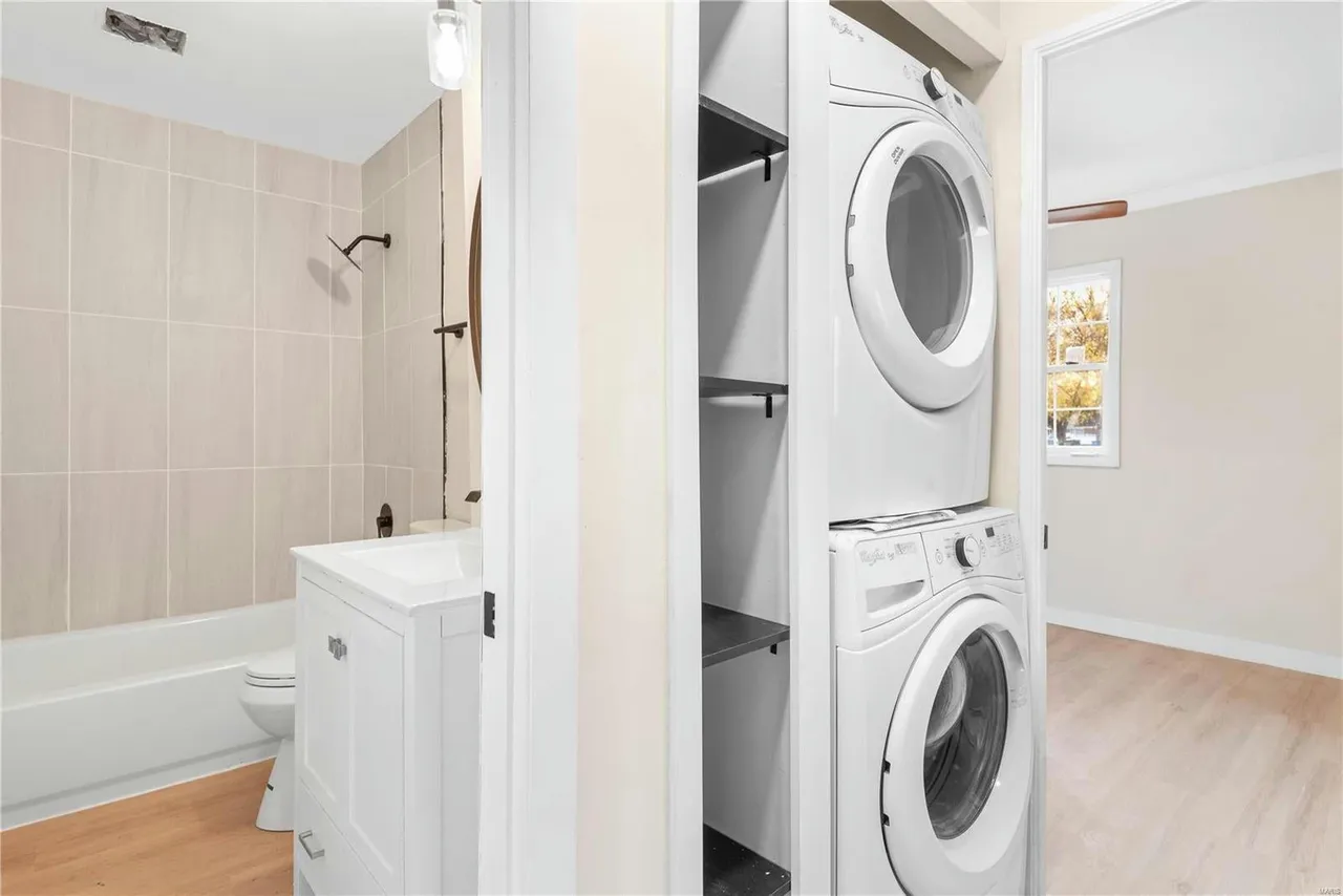 Updated bath and in-unit laundry